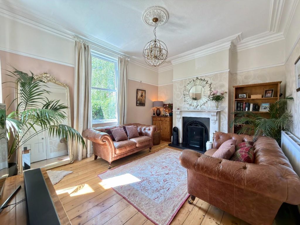 Property photo 2 of 48