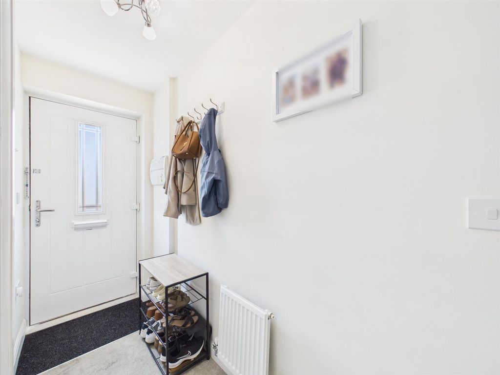 Property photo 3 of 17 Entrance Hall