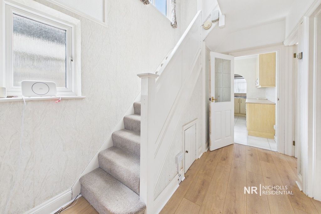 Property photo 2 of 16 Entrance Hall