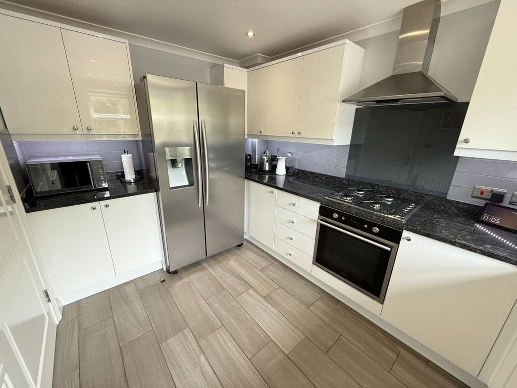 Property photo 2 of 17 4251682