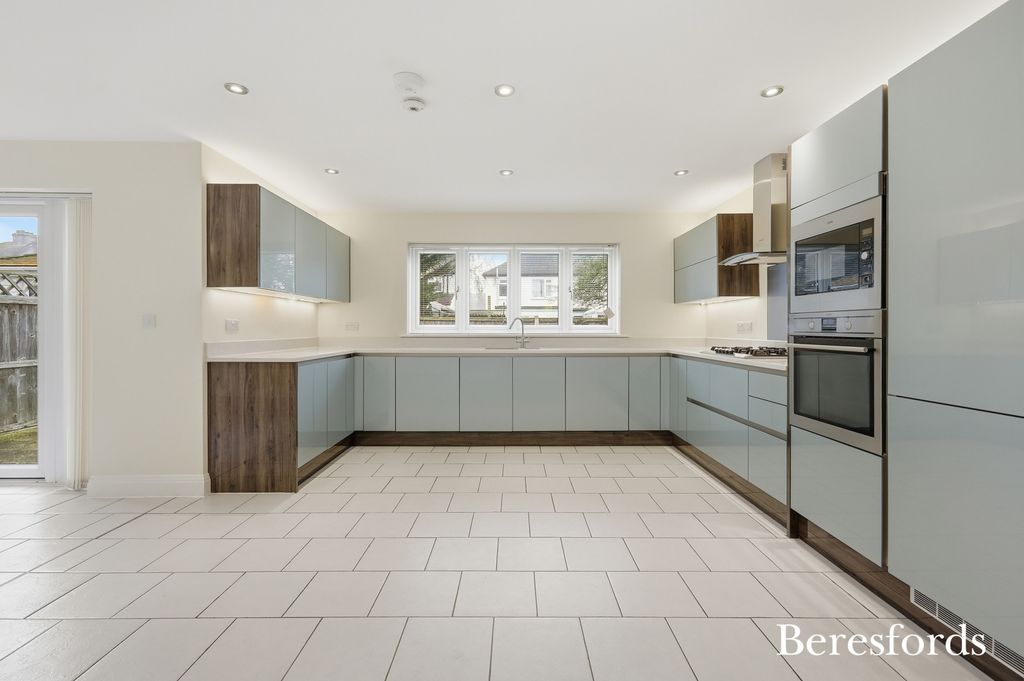 Property photo 3 of 19 Picture No. 11