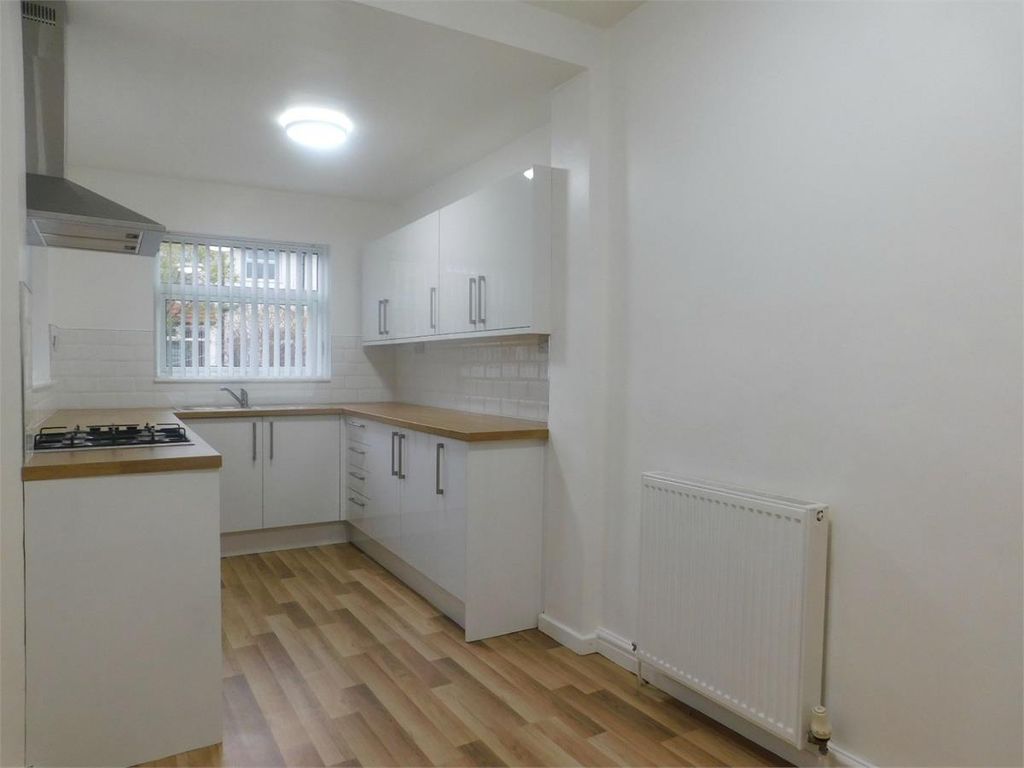 Property photo 3 of 15 15 Leicester Ave  Kitchen.Jpg