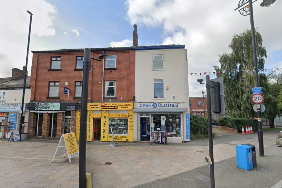 Property photo 1 of 2 3 Storey Retail Building