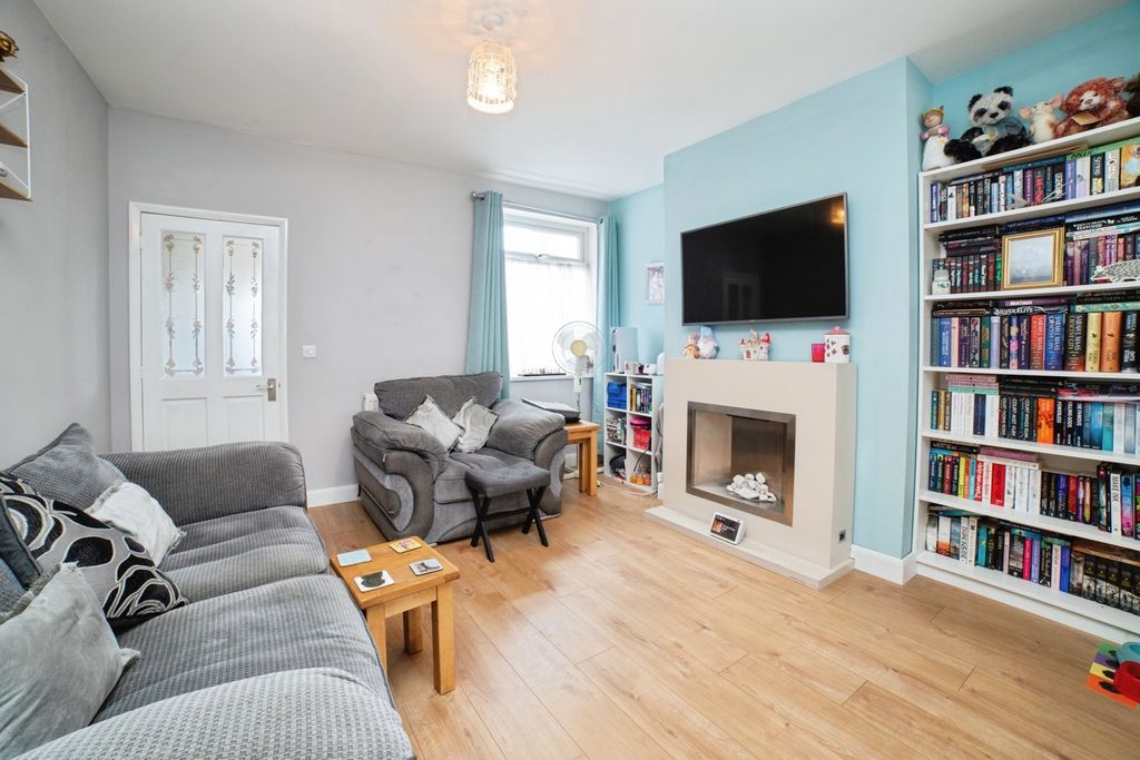 Property photo 2 of 17 Photo