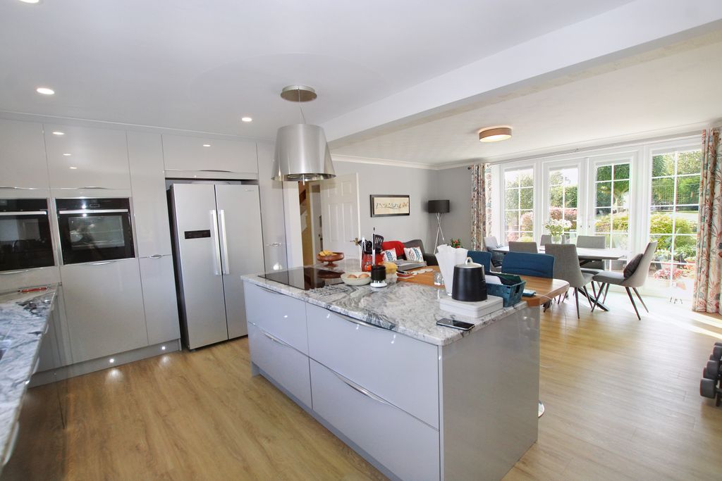 Property photo 2 of 24