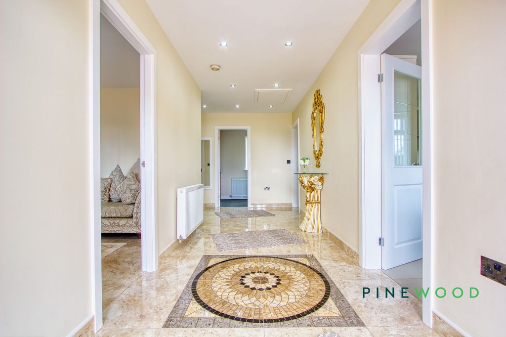 Property photo 2 of 26 Entrance Hall