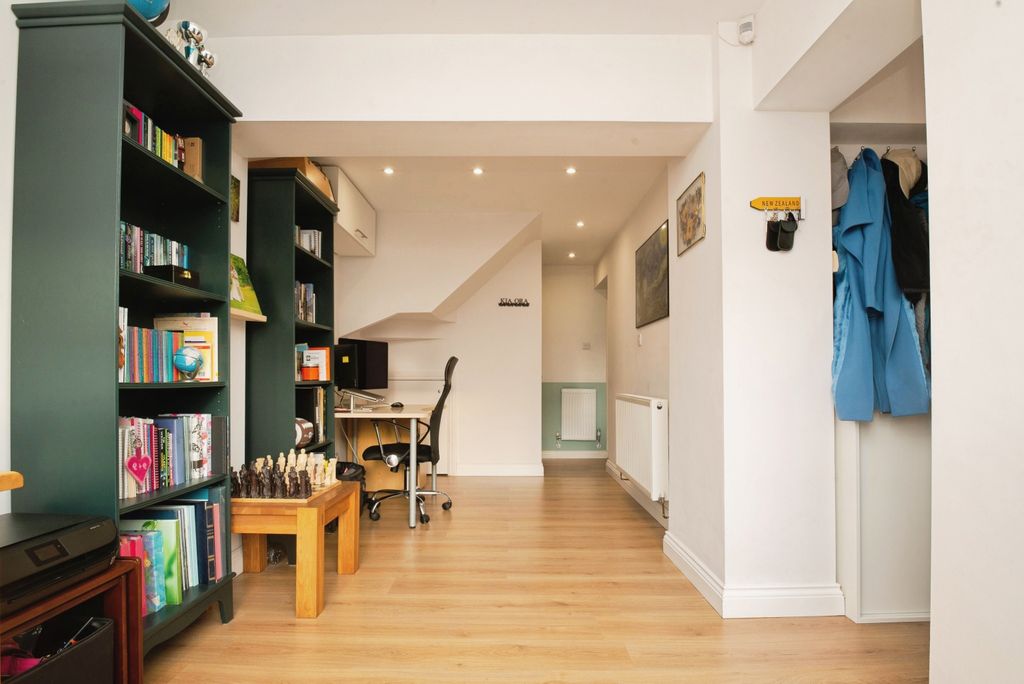 Property photo 2 of 20