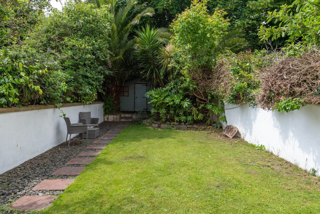 Property photo 3 of 44