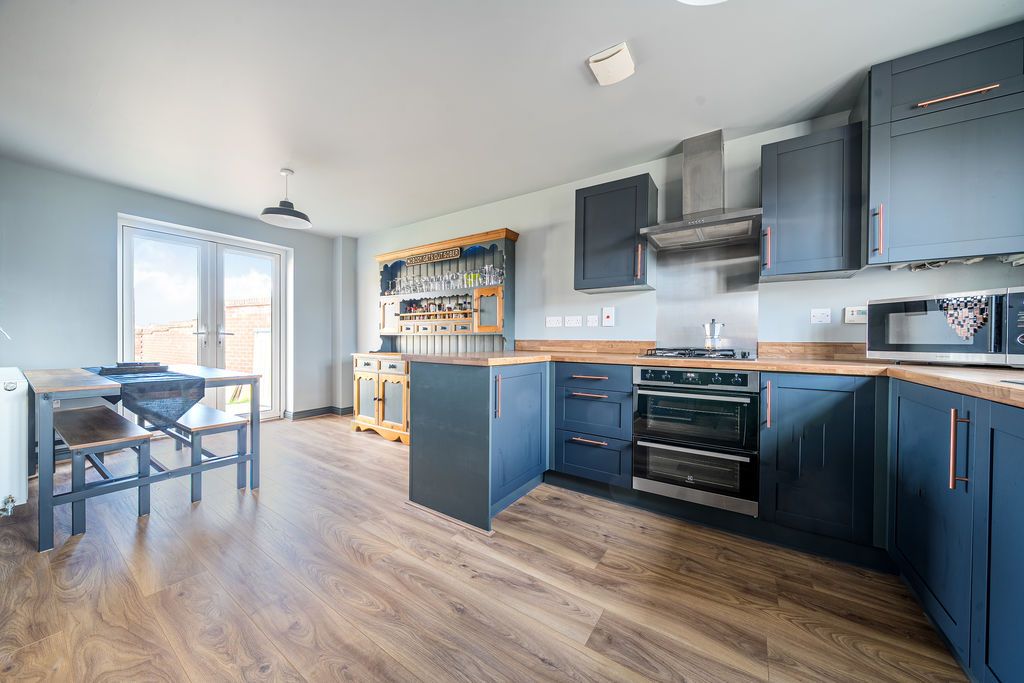 Property photo 3 of 25 Kitchen/Diner