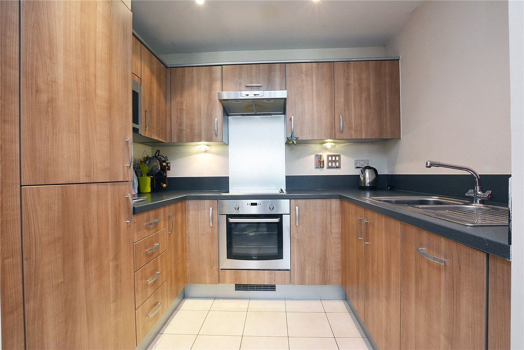 Property photo 2 of 9 Picture No. 11