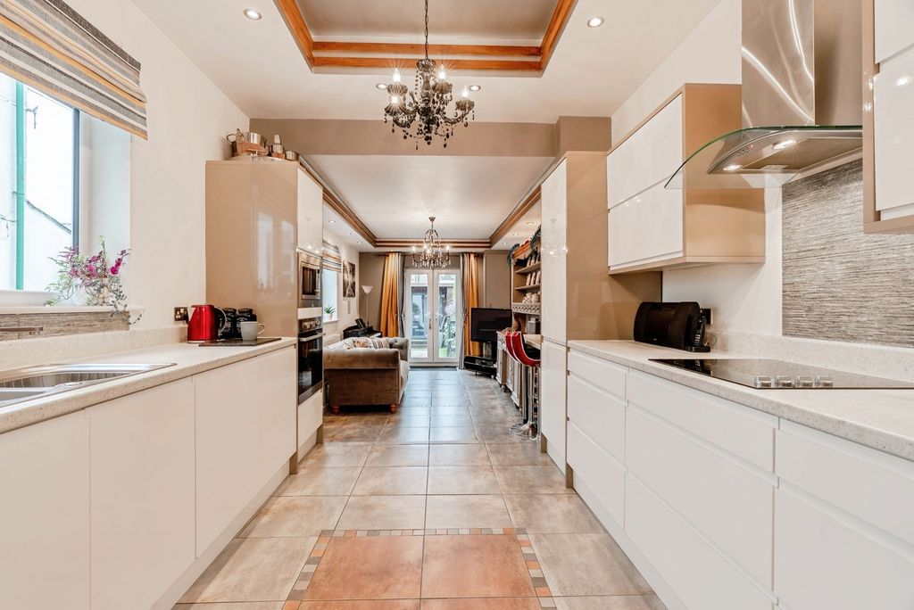 Property photo 2 of 30 Pbox-Img.Jpg