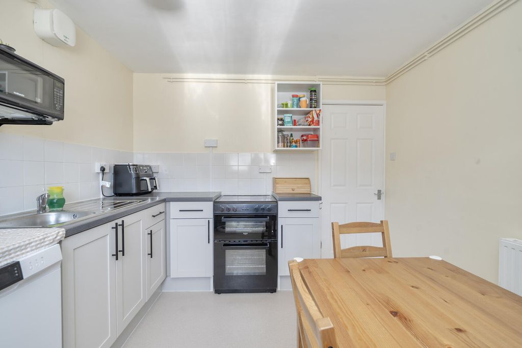 Property photo 3 of 12 Kitchen