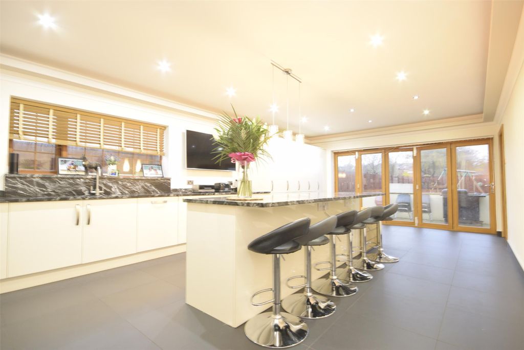 Property photo 2 of 16 Kitchen