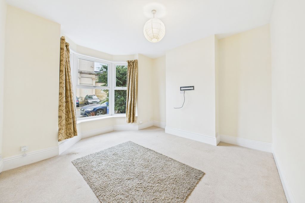 Property photo 2 of 22 Lounge