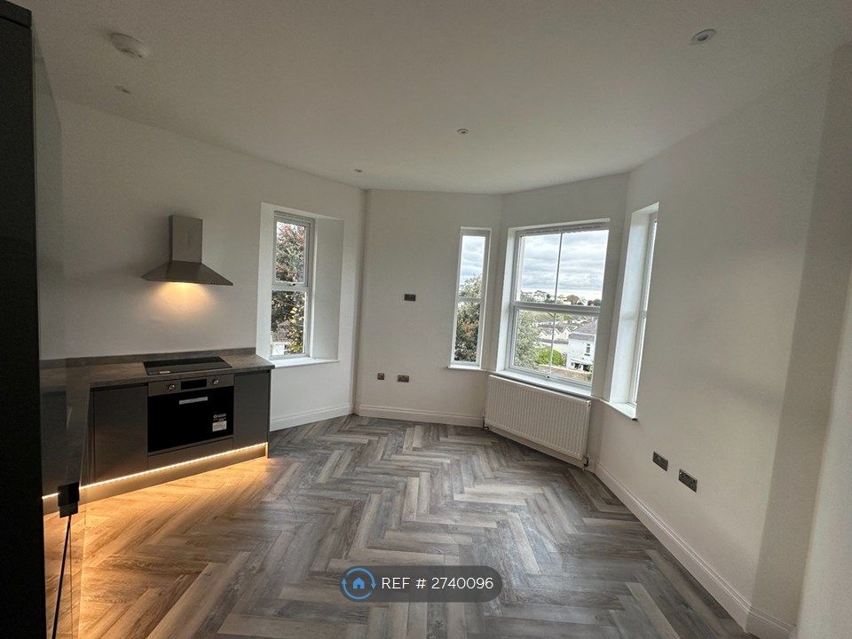 Property photo 2 of 11 Lounge