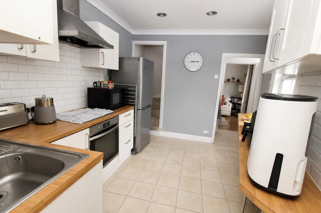 Property photo 3 of 12 Kitchen