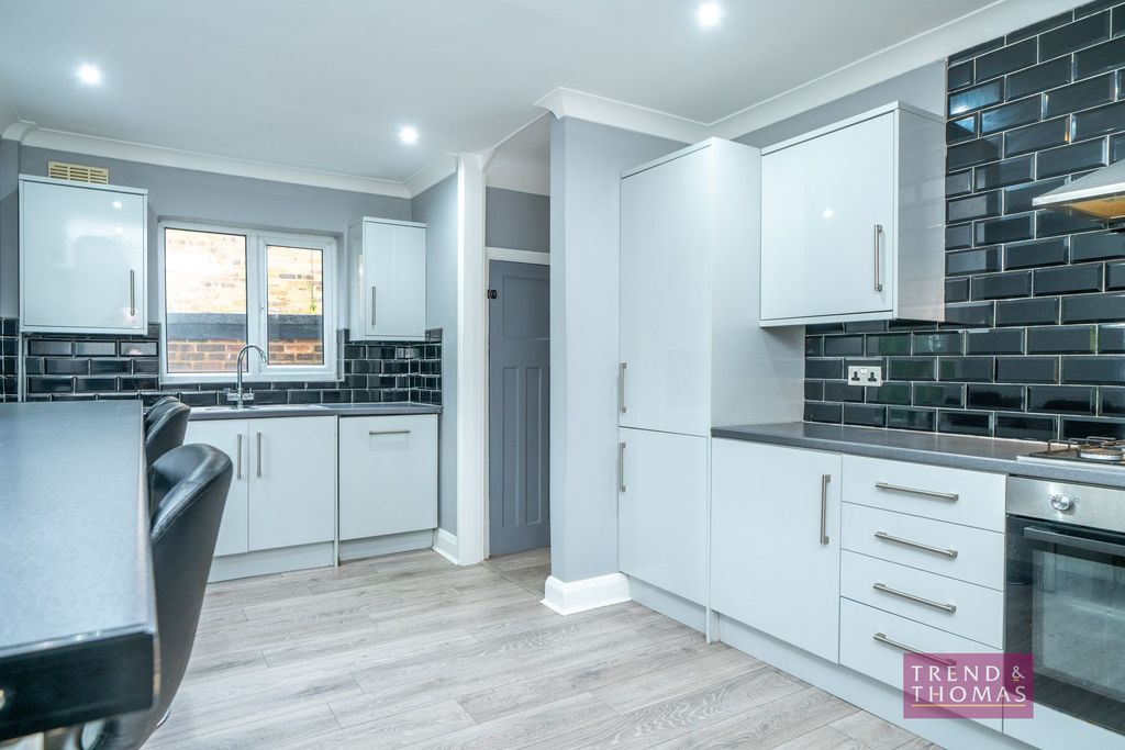 Property photo 1 of 16 Kitchen_Breakfast (4)