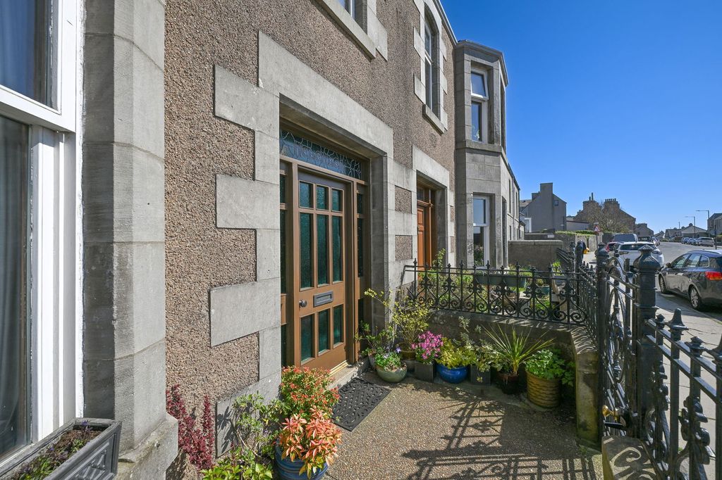 Property photo 2 of 64