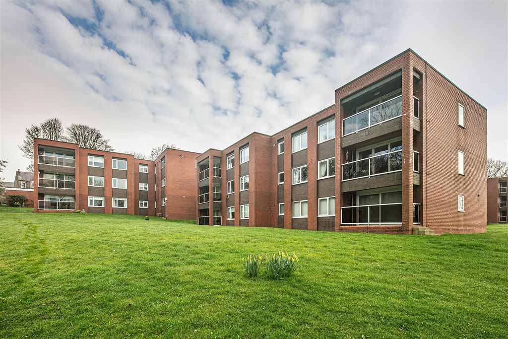 Property photo 1 of 15 Communal Gardens