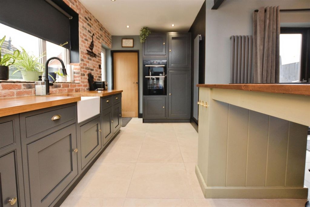 Property photo 3 of 30 Kitchen/Diner