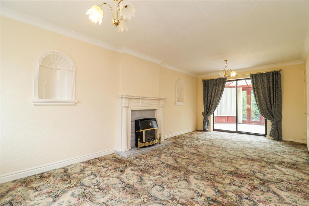 Property photo 3 of 13 Living Room