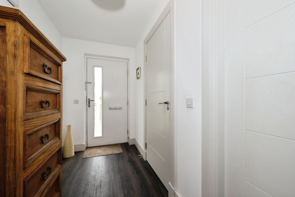 Property photo 2 of 26 Entrance Hall