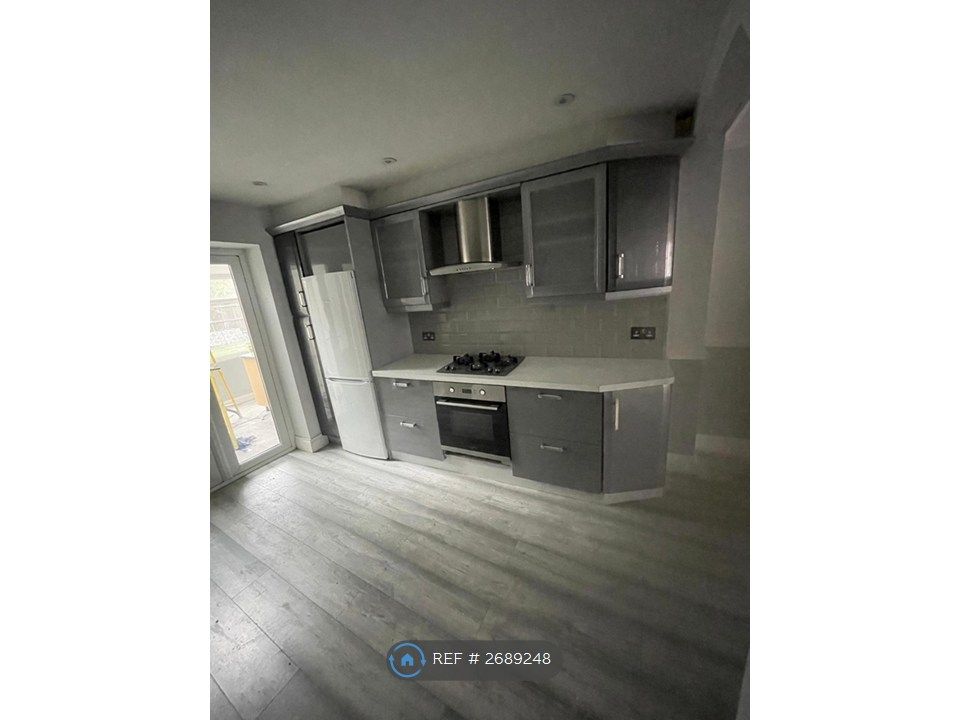 Property photo 3 of 15 Kitchen