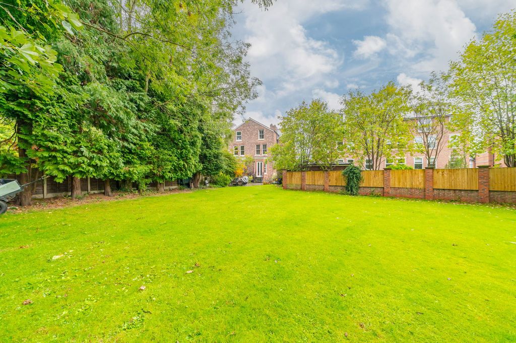 Property photo 2 of 32