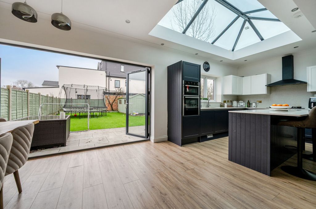 Property photo 1 of 19 1402730-10-697203...