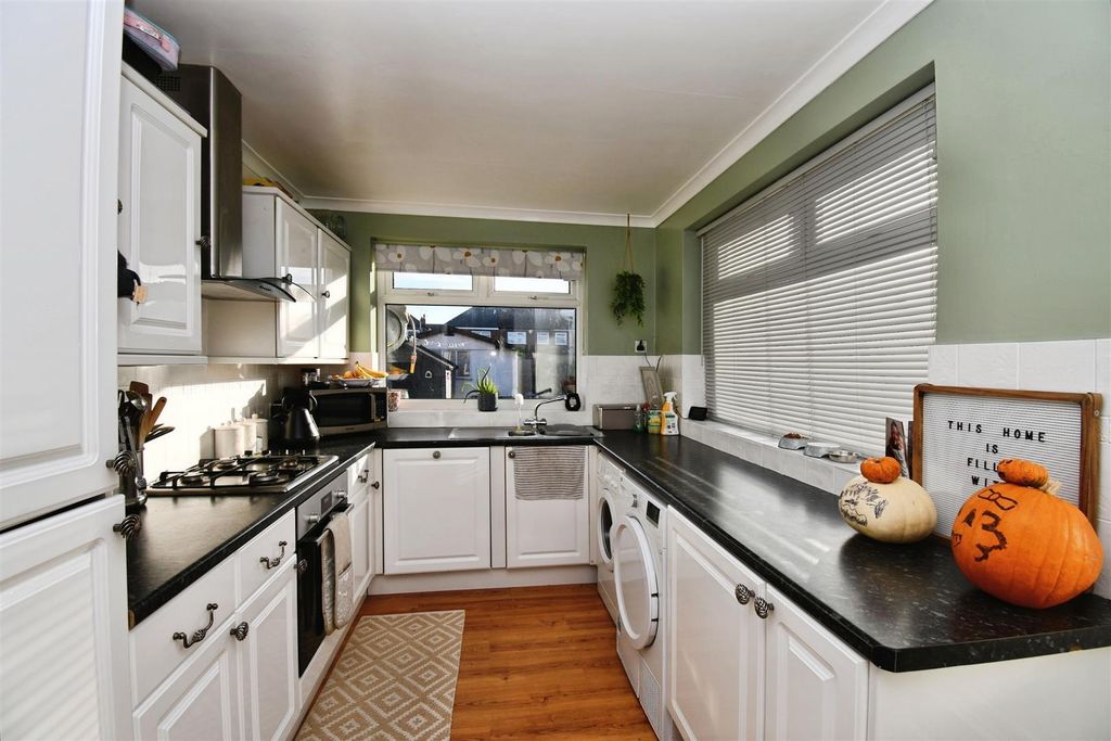 Property photo 3 of 17 7B2Fb545-U 20 20 2831 29.Jpg