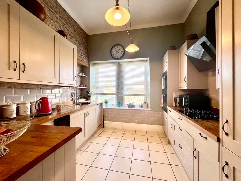 Property photo 2 of 18 Kitchen