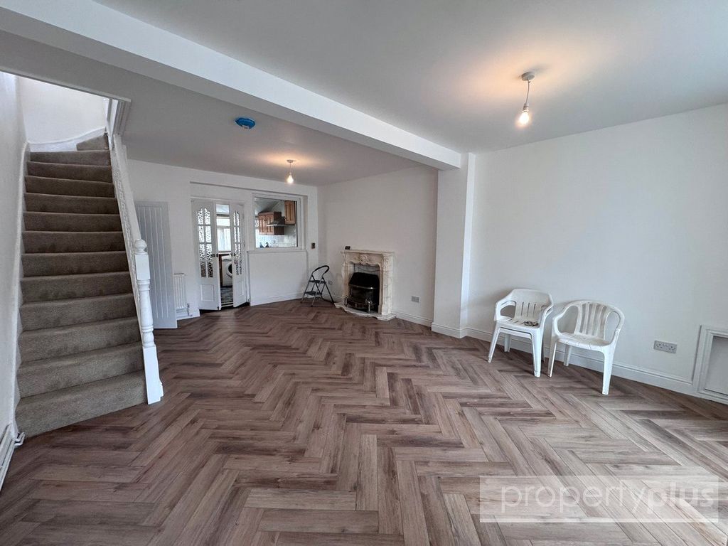 Property photo 2 of 12 Picture No. 09