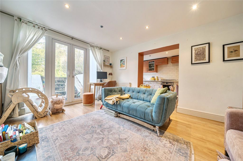 Property photo 2 of 19 Picture No. 34