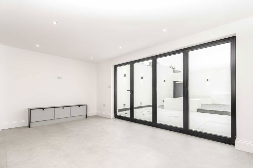 Property photo 3 of 5