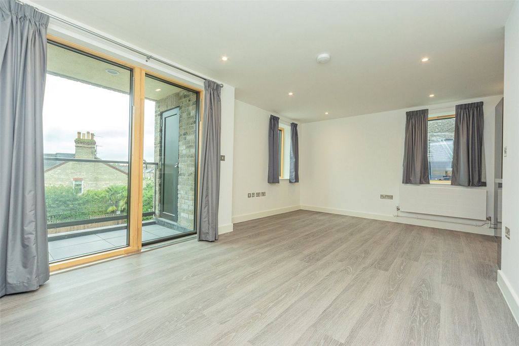 Property photo 3 of 14 Picture No. 02
