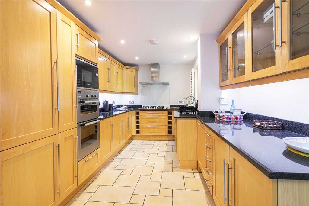 Property photo 3 of 15 Kitchen