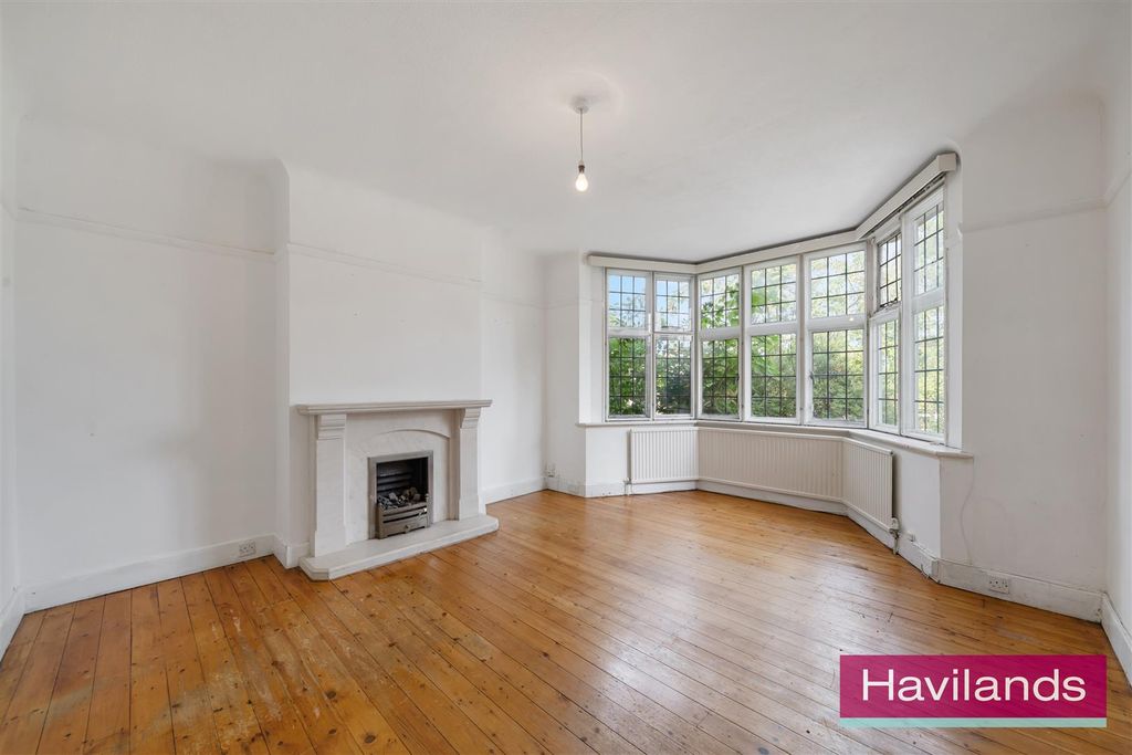 Property photo 2 of 22 Winchmore Hill Road-11.Jpg