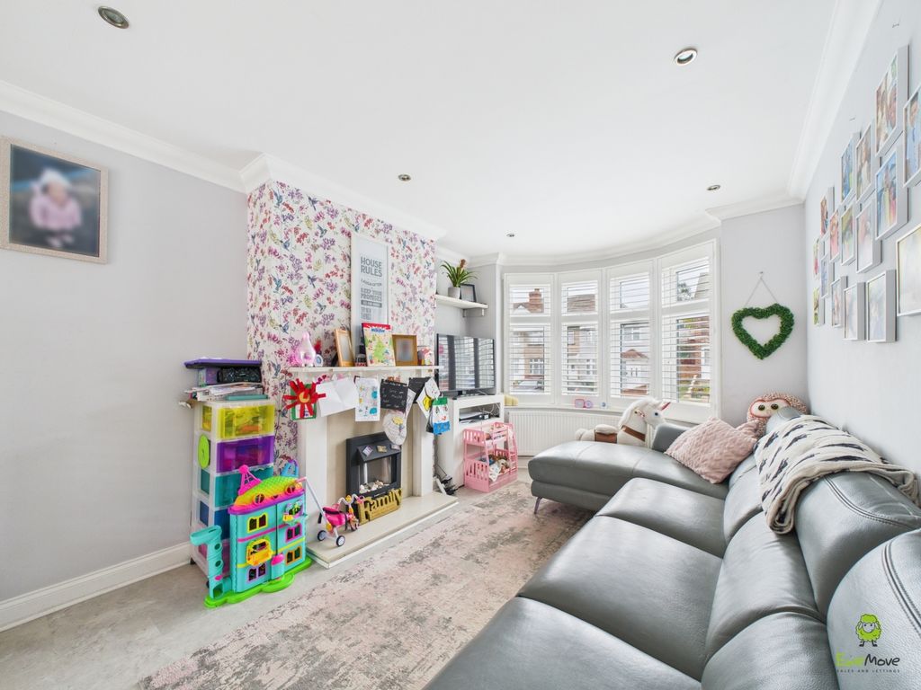 Property photo 2 of 16 Presented By Kevin At Ewemove Bexleyheath And Dart