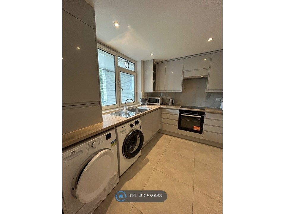 Property photo 2 of 7 Kitchen Facilities