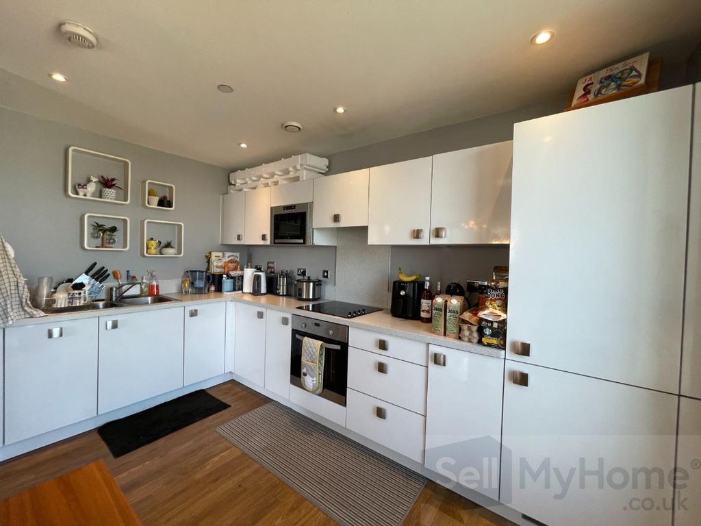 Property photo 3 of 12 Kitchen