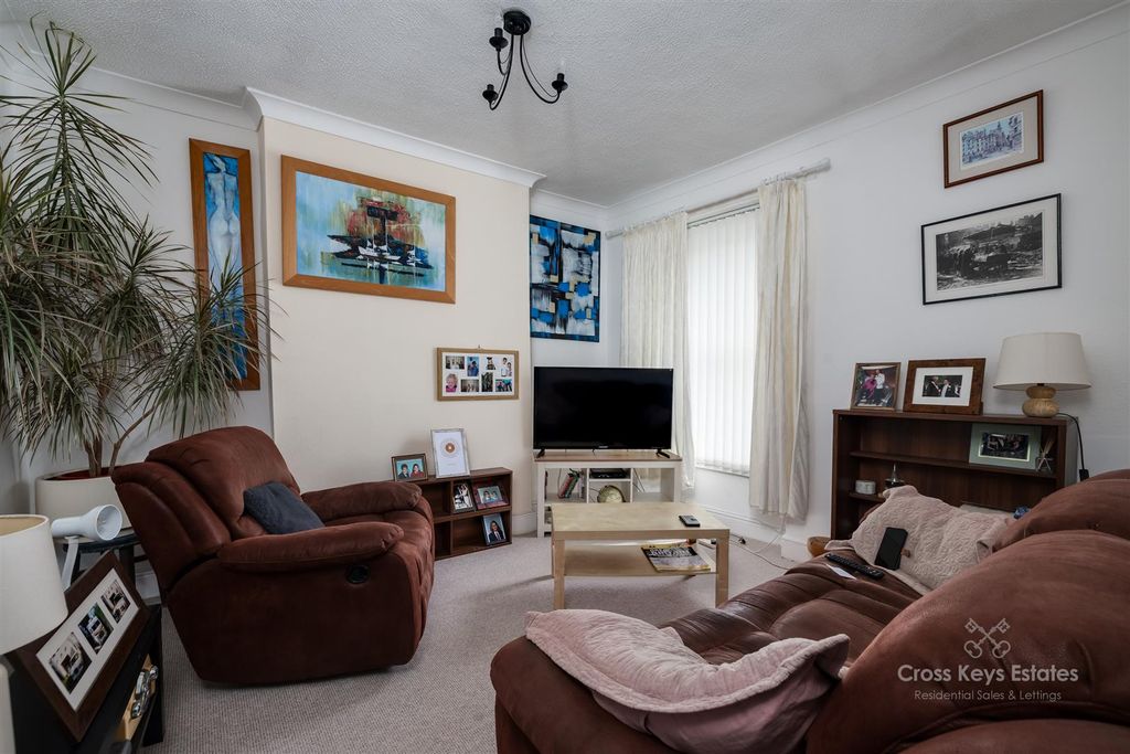 Property photo 2 of 17 Sitting Room