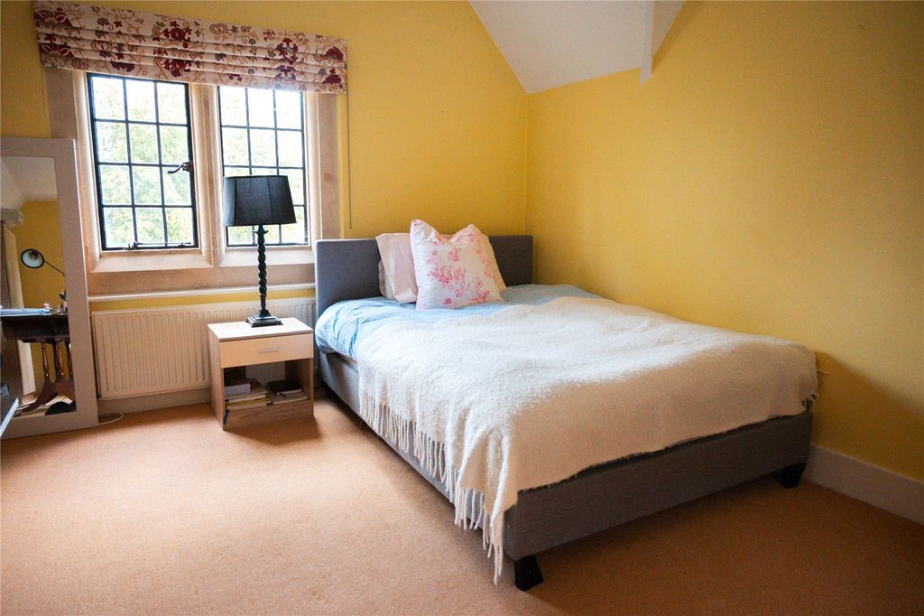 Property photo 3 of 17 House. Partnership