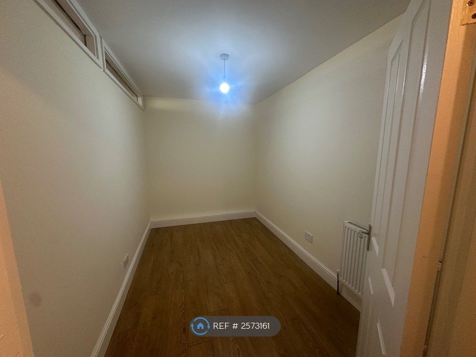 Property photo 3 of 10 Bedroom1