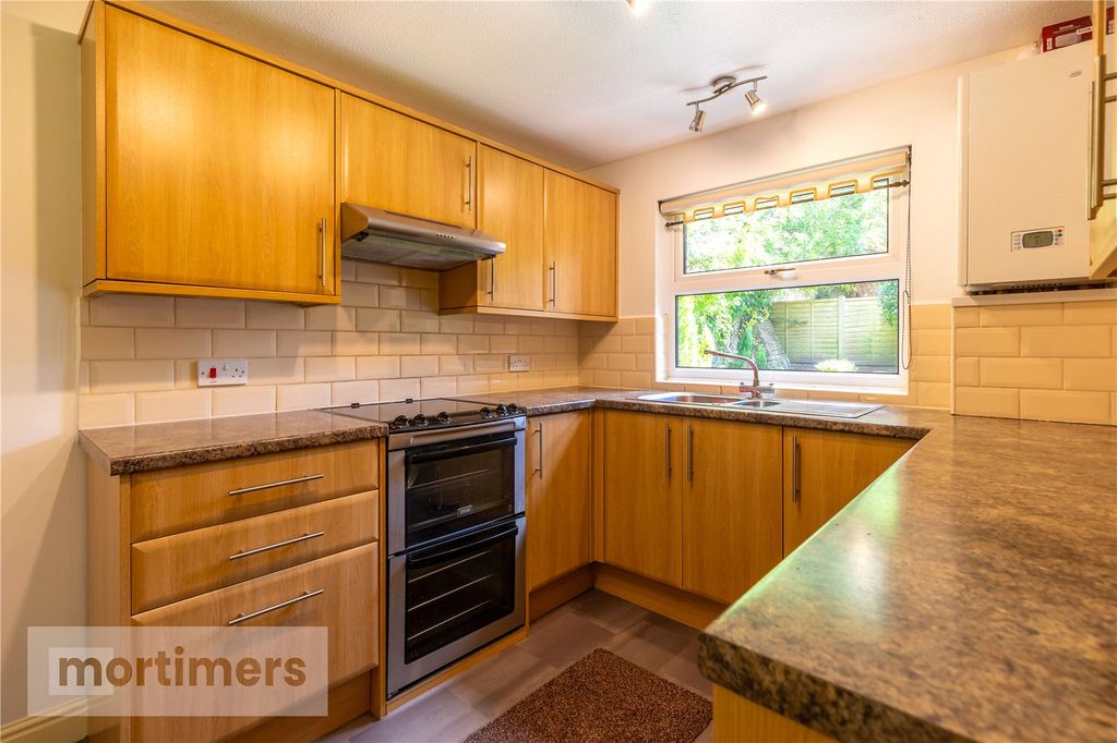 Property photo 2 of 20 Kitchen