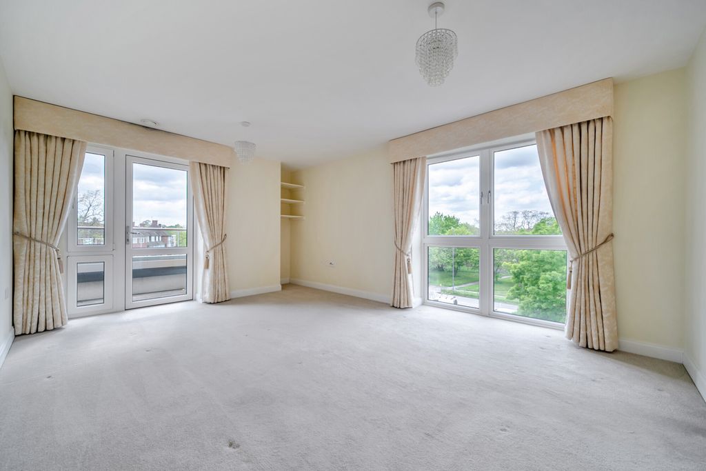 Property photo 3 of 20 1448363-13-69E77d...