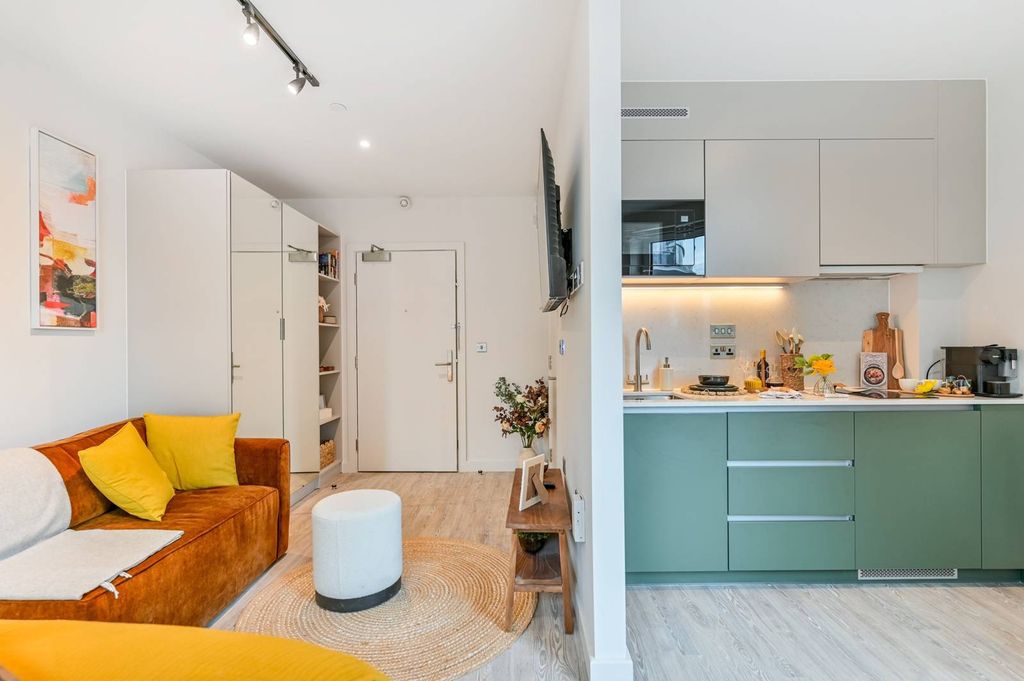 Property photo 1 of 25