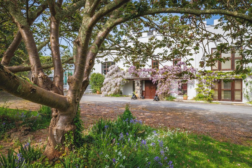 Property photo 3 of 42