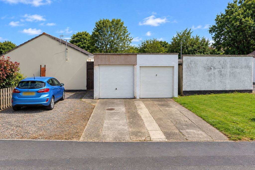 Property photo 2 of 17 Picture No. 23