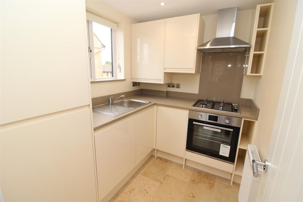 Property photo 3 of 7 Kitchen.Jpg