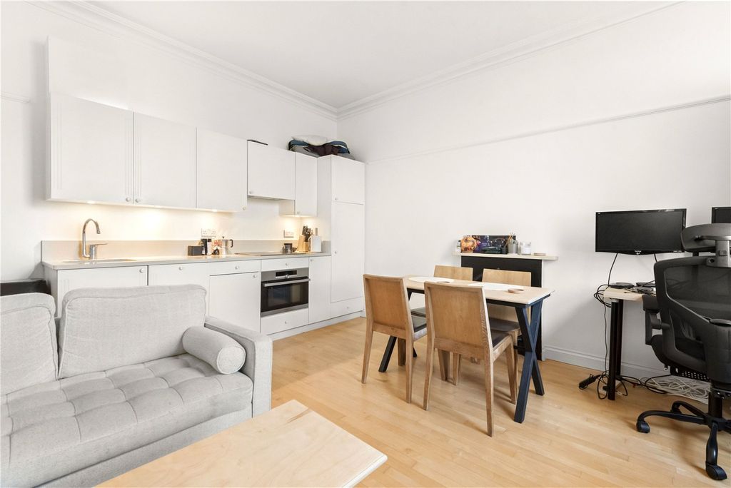 Property photo 1 of 8 Reception